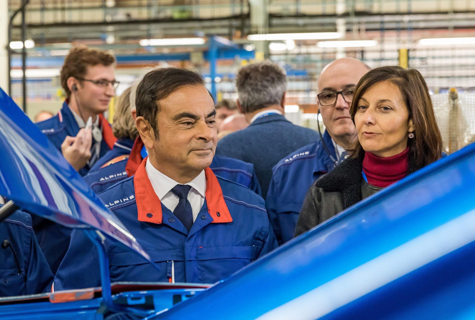 Carlos Ghosn podría enfrentar una pena de hasta 10 años en prisión, una multa de 89,000 mdd o ambas (AFP).
