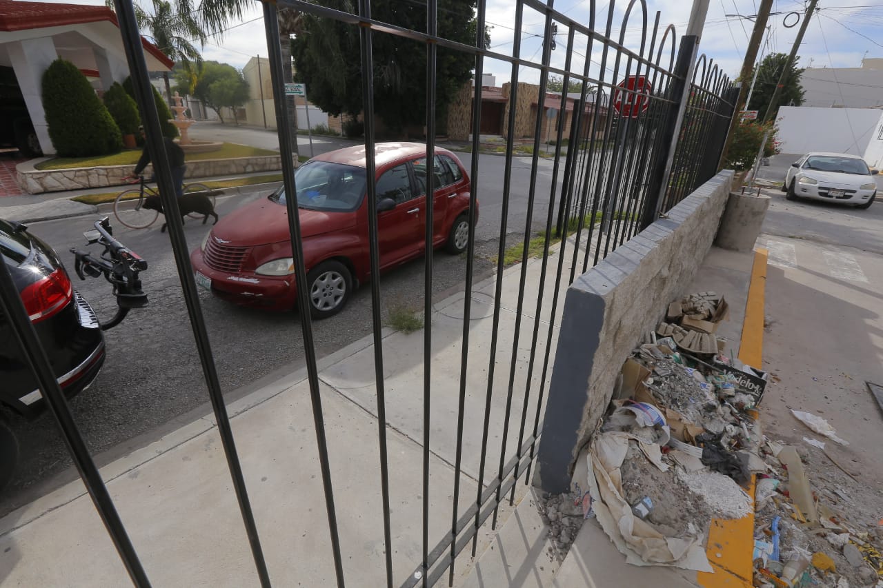 Actualmente la colonia tiene 13 calles cerradas al flujo vehicular y 7 se encuentran abiertas. (Manuel Guadarrama)