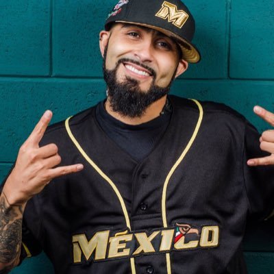 El lanzador Sergio Romo (@SergioRomo54)