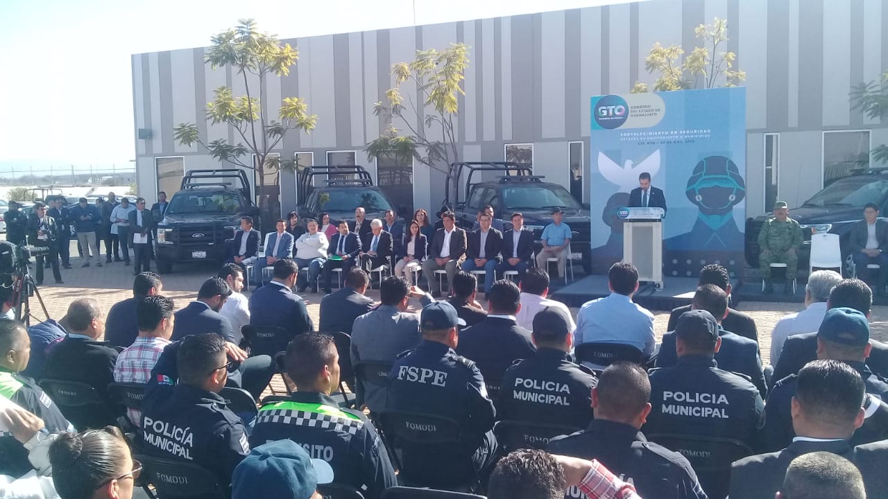 Entregan equipamiento a policía municipal