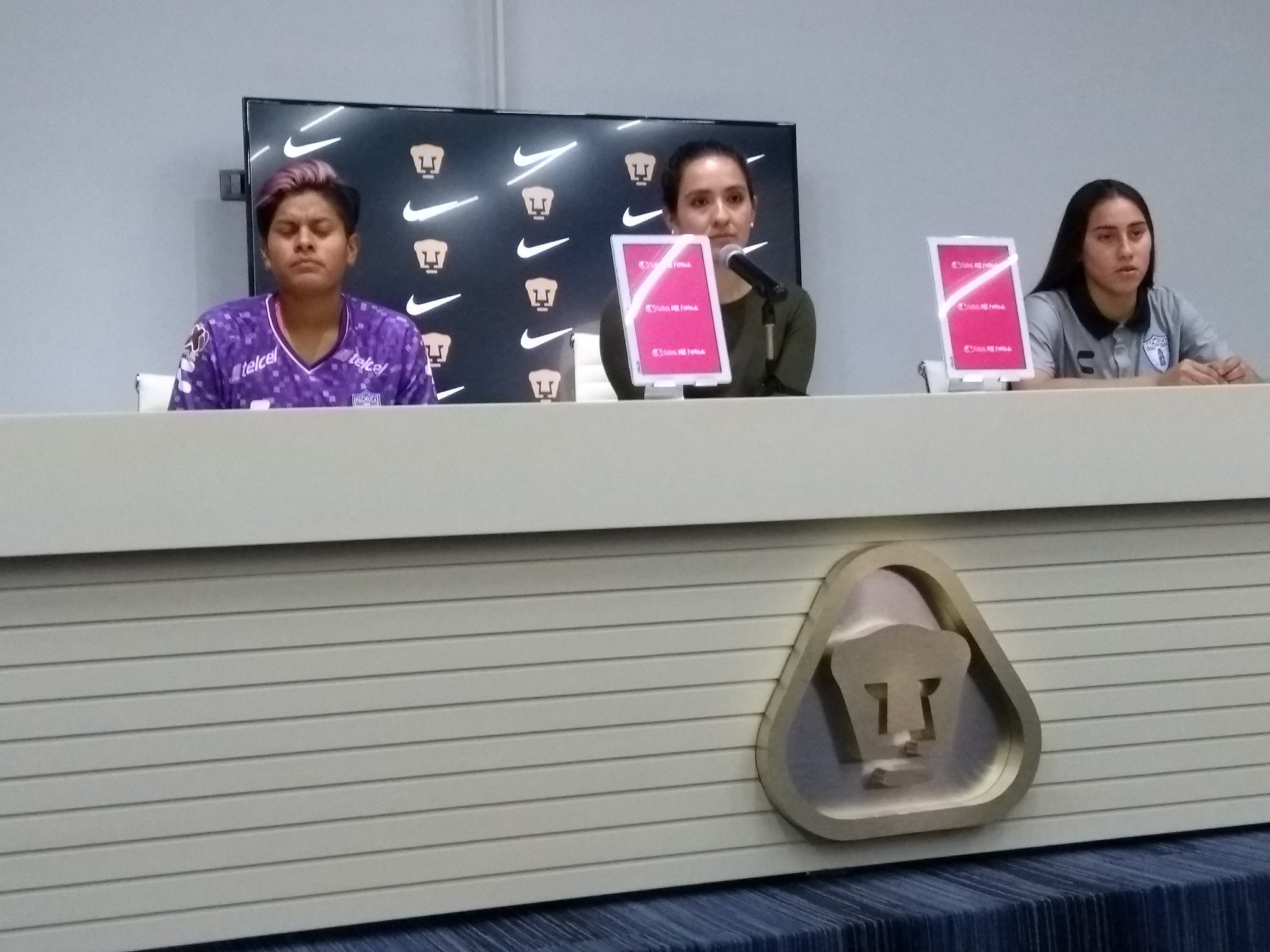 La entrenadora de Pachuca Femenil Eva Espejo (Fernanda Mendoza)