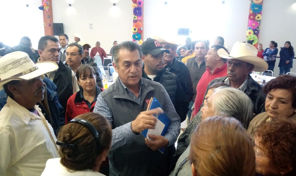 El gobernador Jaime Rodríguez Calderón se reunió con los ejidatarios de Pablillo, Galeana. (Foto: Adín Castillo)