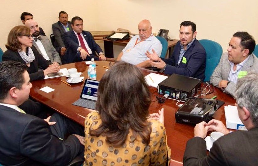 Israel Félix Soto presenta el proyecto Sincrotrón ante diputados. (Cortesía)
