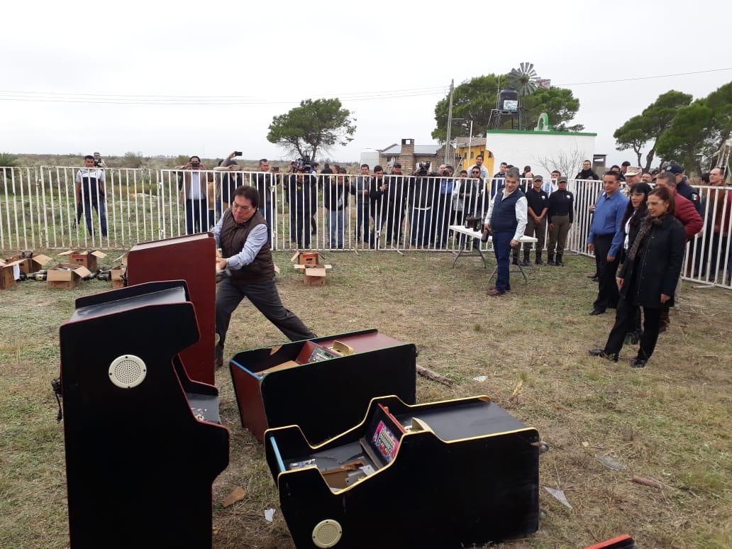 Este viernes en Piedras Negras, se llevó a cabo la destrucción de objetos de delincuencia y drogas. (Christian Sánchez)