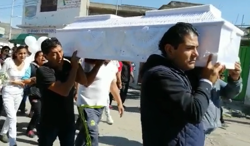 Durante el cortejo fúnebre. (Jorge Becerril)