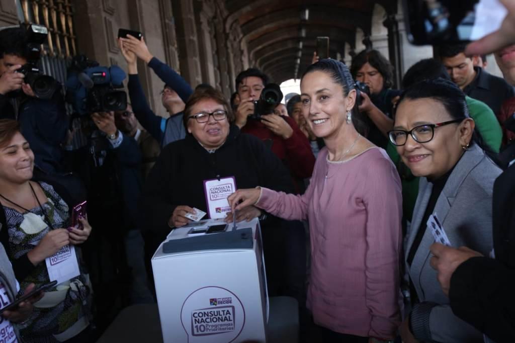 La jefa de Gobierno electa, Claudia Sheinbaum, participó en la consulta sobre el Tren Maya. (Juan Carlos Bautista)