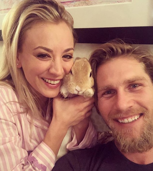 Kaley Cuoco y su esposo rescatan a foca bebé (Foto: Instagram)