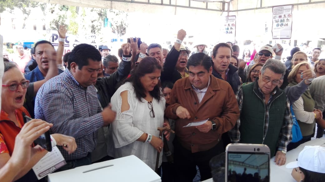 Luis Miguel Barbosa participó en la consulta ciudadana sobre el Tren Maya (Elena Domínguez)