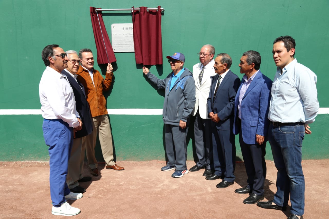 Rindieron un homenaje postmortem al tenista Luis Méndez Hernández conocido como “El Tío”.