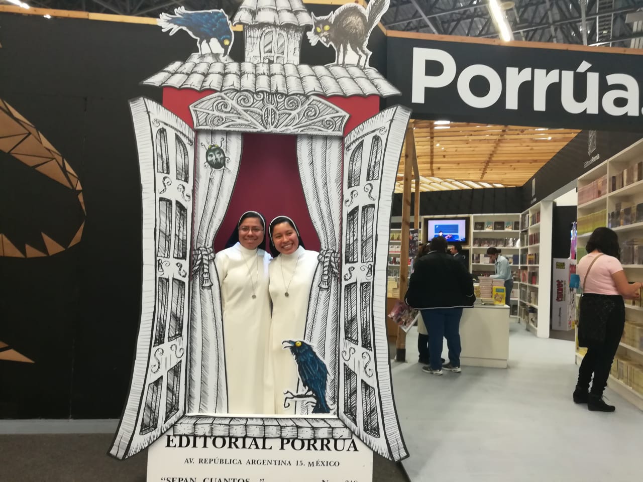 Un grupo de religiosas se dio cita en la FIL.