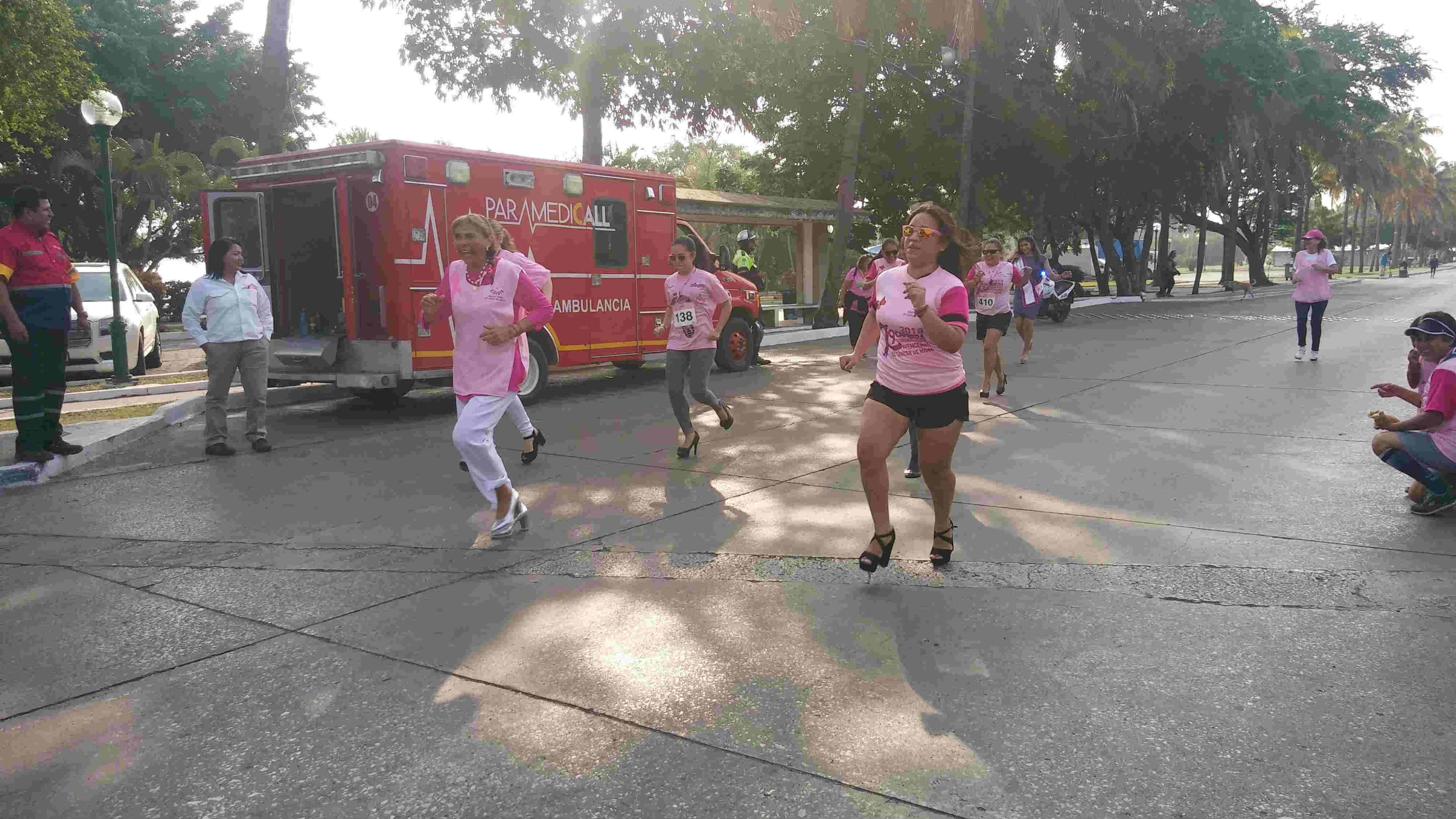Carrera contra el cáncer de mama