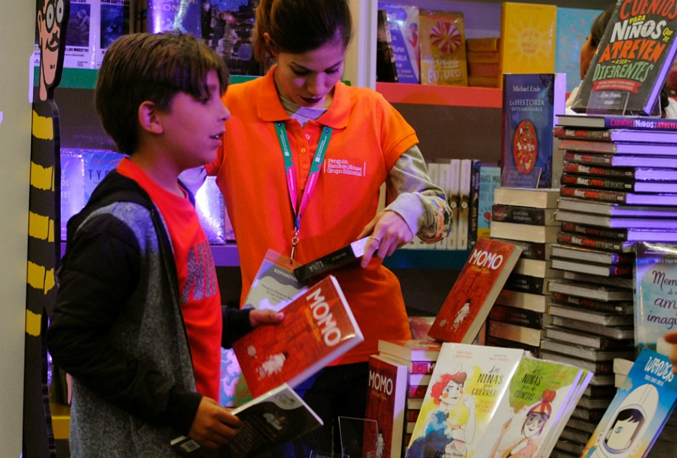FIL Niños ofrece gran variedad de libros para los pequeños. (Ruth Rosas)
