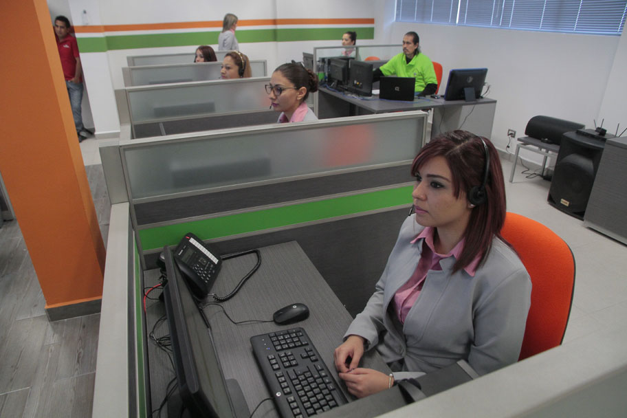 En estos momentos, el servicio se comienza a restablecer poco a poco.  (Manuel Guadarrama)