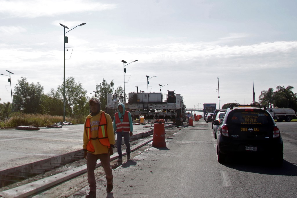 Obra de pavimentación con concreto hidráulico en el Periférico ecológico (Agencia Enfoque)