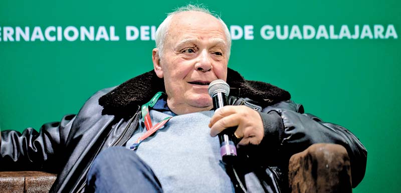 “Acabar de escribir un libro es como un matrimonio que termina con el divorcio: empiezas a olvidar, porque si no lo haces, no puedes empezar otro”. FI