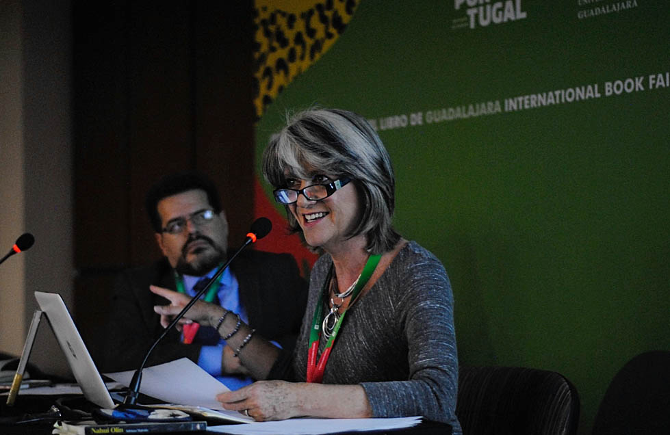 Adriana Malvido presenta biografía Nahui Olin en la FIL Guadalajara 2018 (Cortesía Ruth Rosas)