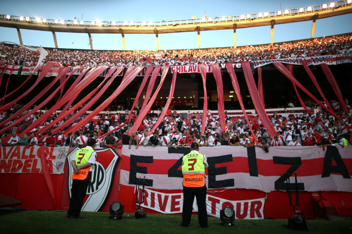 Aficionados de River Plate en el Estadio Monumental (Reuters)