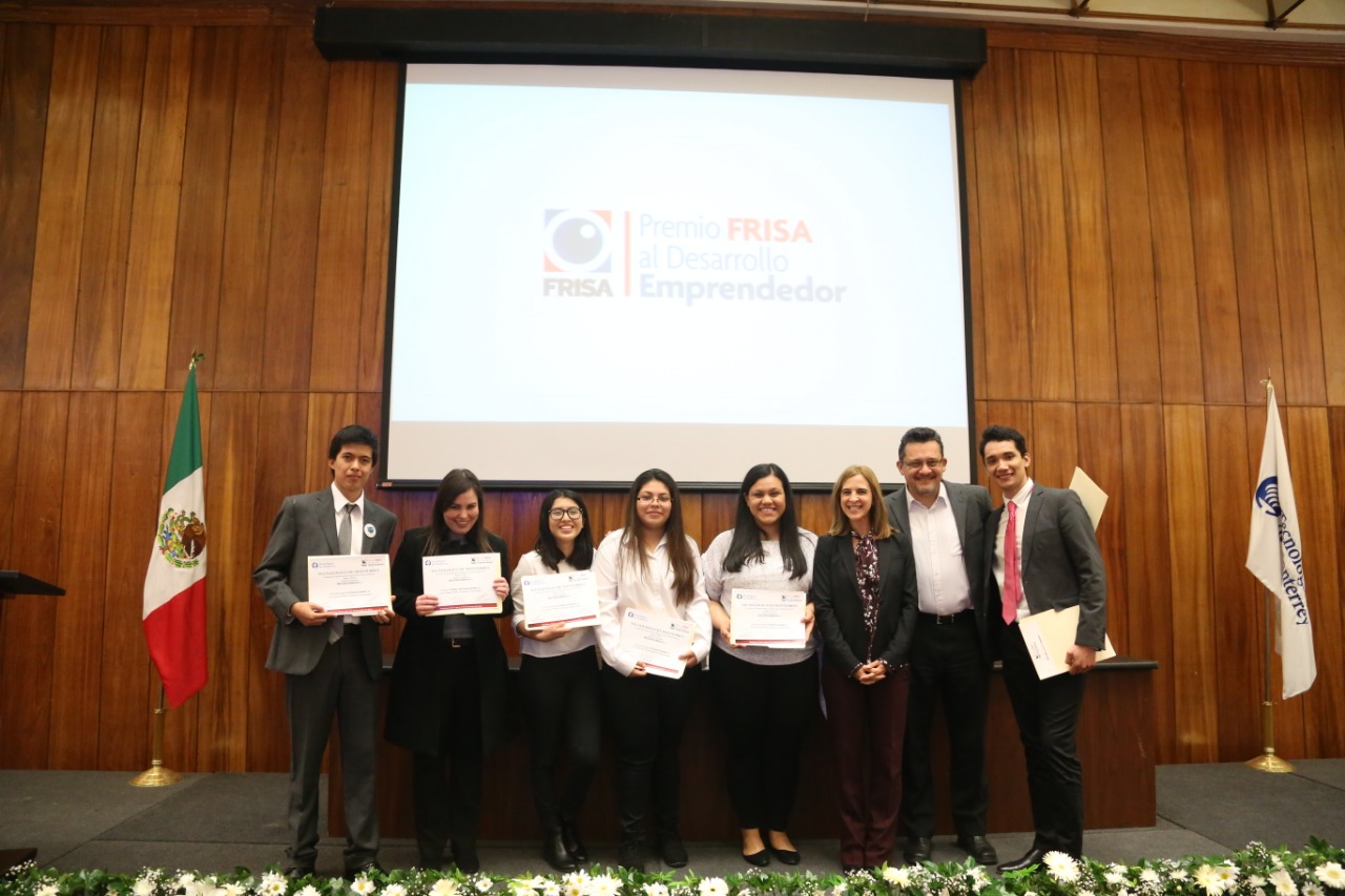 El equipo ganador recibirá una beca para viajar el próximo año al extranjero, con todos los gastos pagados.