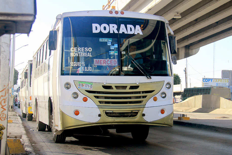 Los usuarios del transporte rechazaron cualquier intento de subir el pasaje, debido a la calidad del servicio. (Óscar Wong)