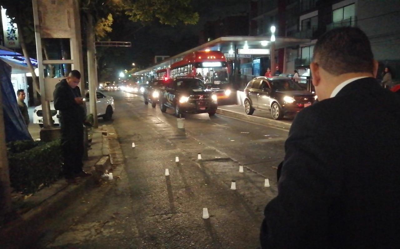 La balacera ocurrió a la altura del Metrobús Amores. (Jorge Becerril)