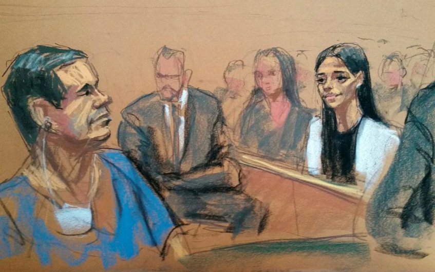 El Chapo mira a su pareja Emma Coronel. (Archivo)
