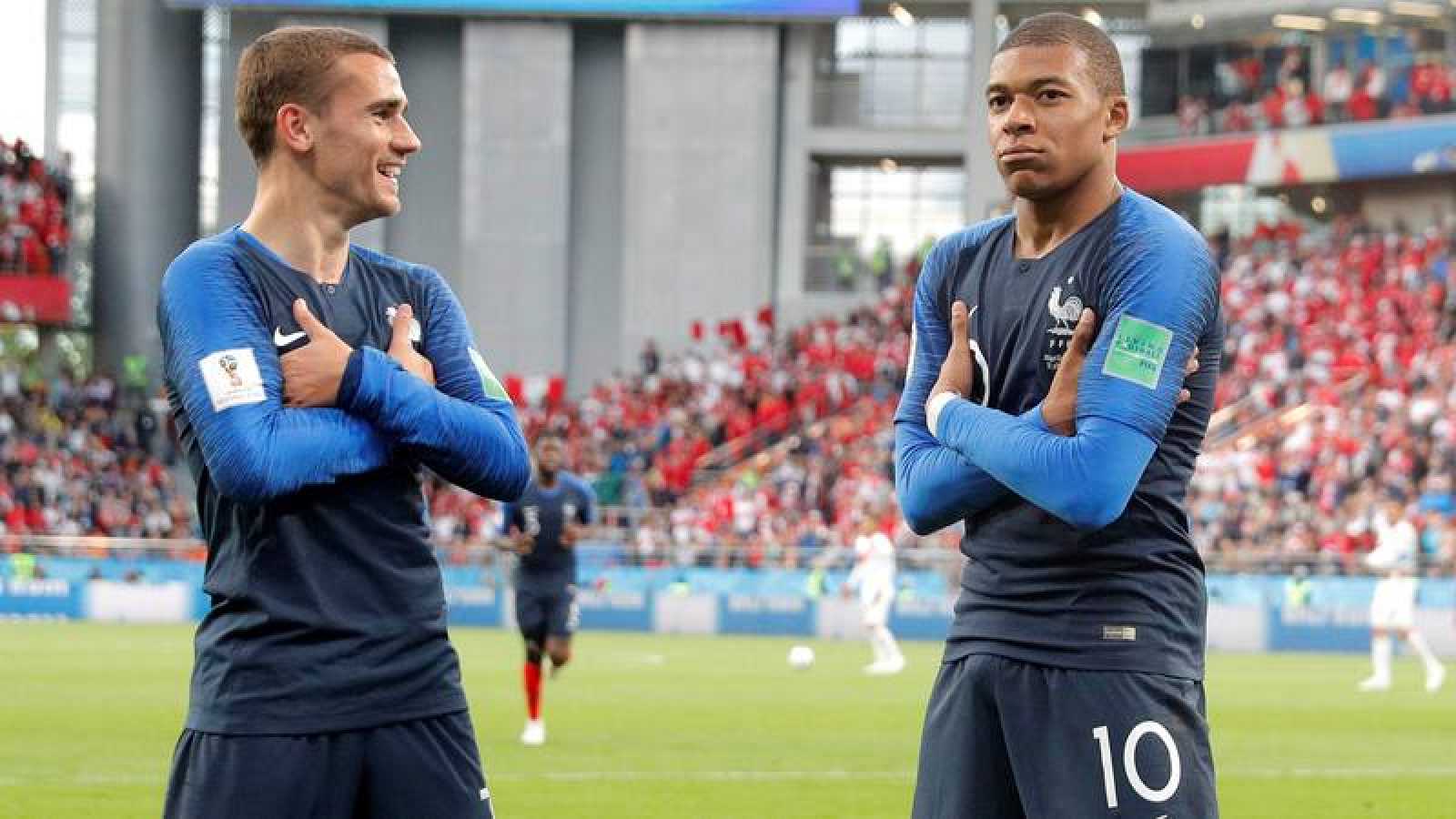 Los futbolistas Griezmann y Mbappé (EFE)