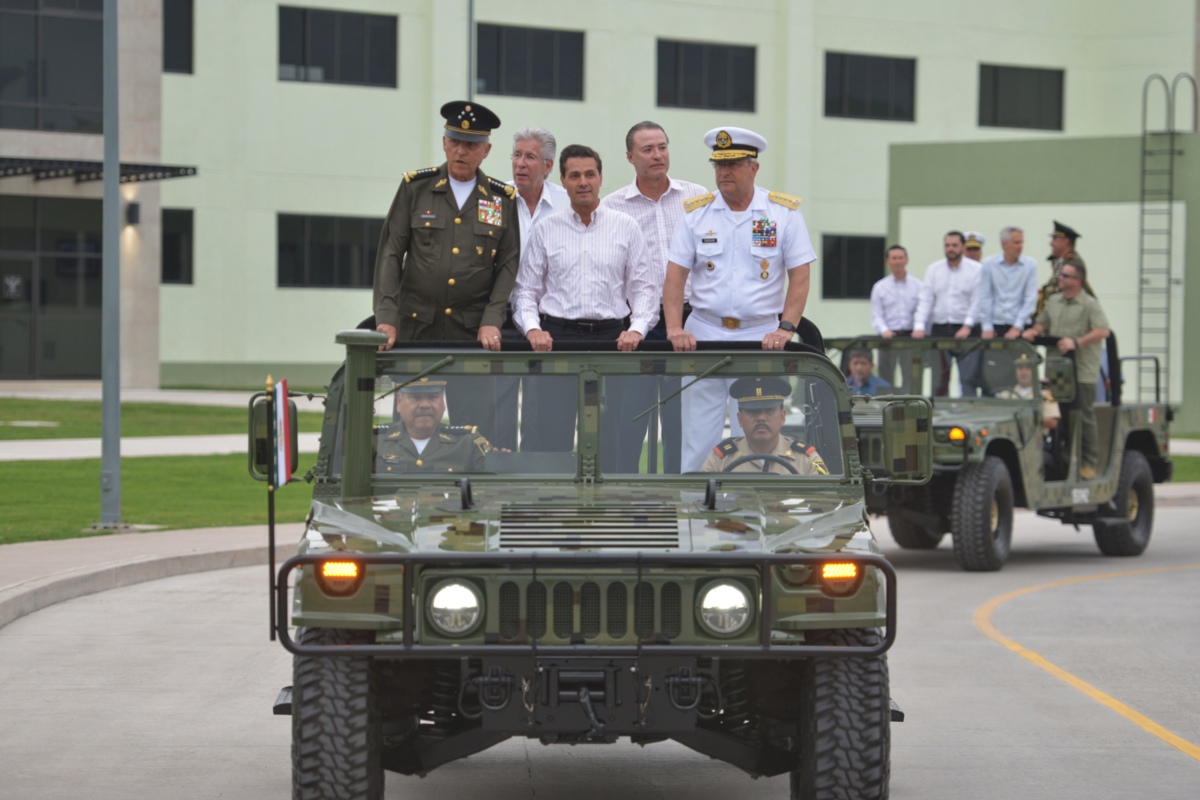 El presidente Enrique Peña Nieto realizó un recorrido por las nuevas instalaciones militares en Sinaloa. (Cuartoscuro)
