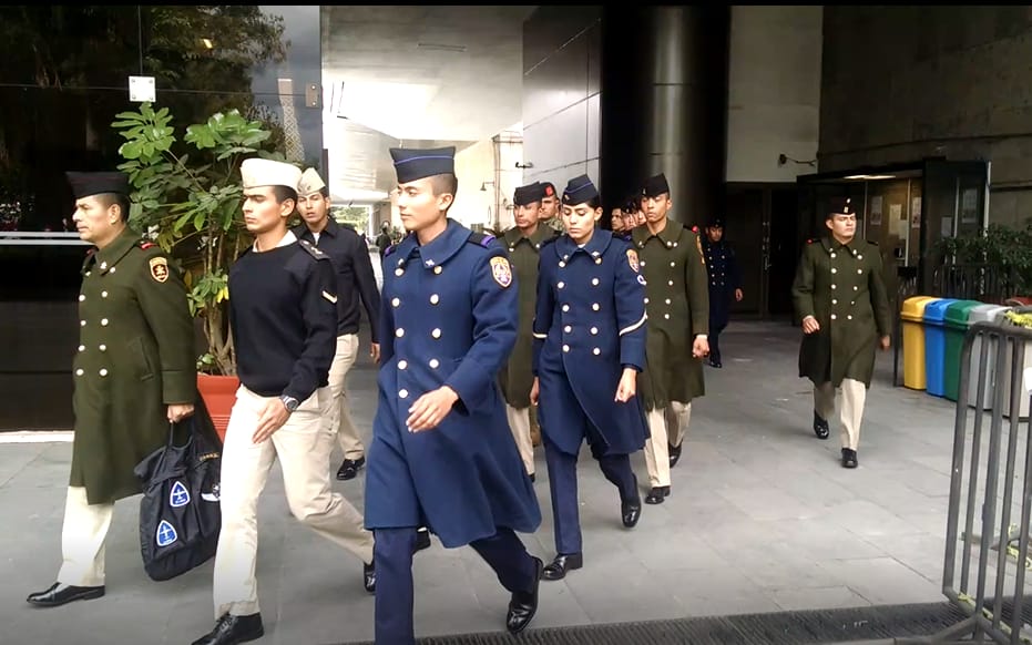 Cadetes del Heroico Colewgio Militar participan en el simulacro de la toma de protesta/Fernando Damián.