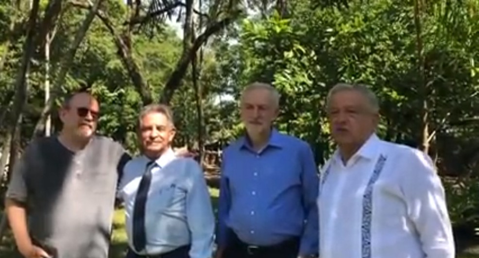 AMLO pasa su último día como presidente electo en su rancho con Silvio Rodríguez,  Ángel Revilla y se les unió Jeremy Corbyn. (Especial)
