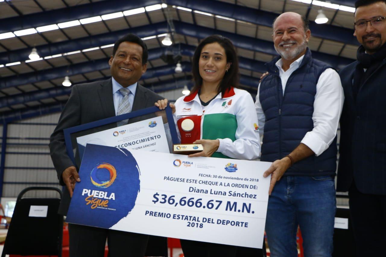 Autoridades en la entidad cumplieron con el protocolo de entrega a los ganadores del año (Especial)