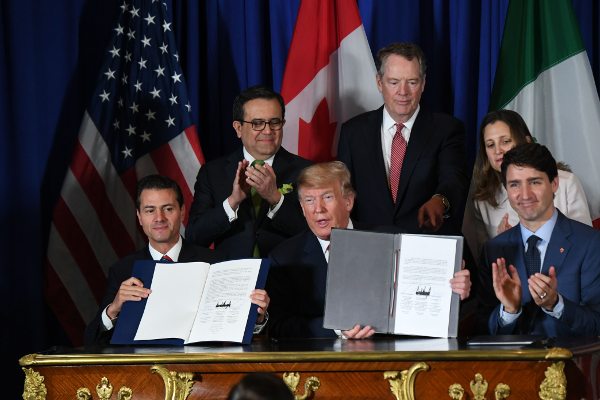 Enrique Peña Nieto, Donald Trump y Justin Trudeau firmaron el Tratado entre México, EU y Canadá. |AFP