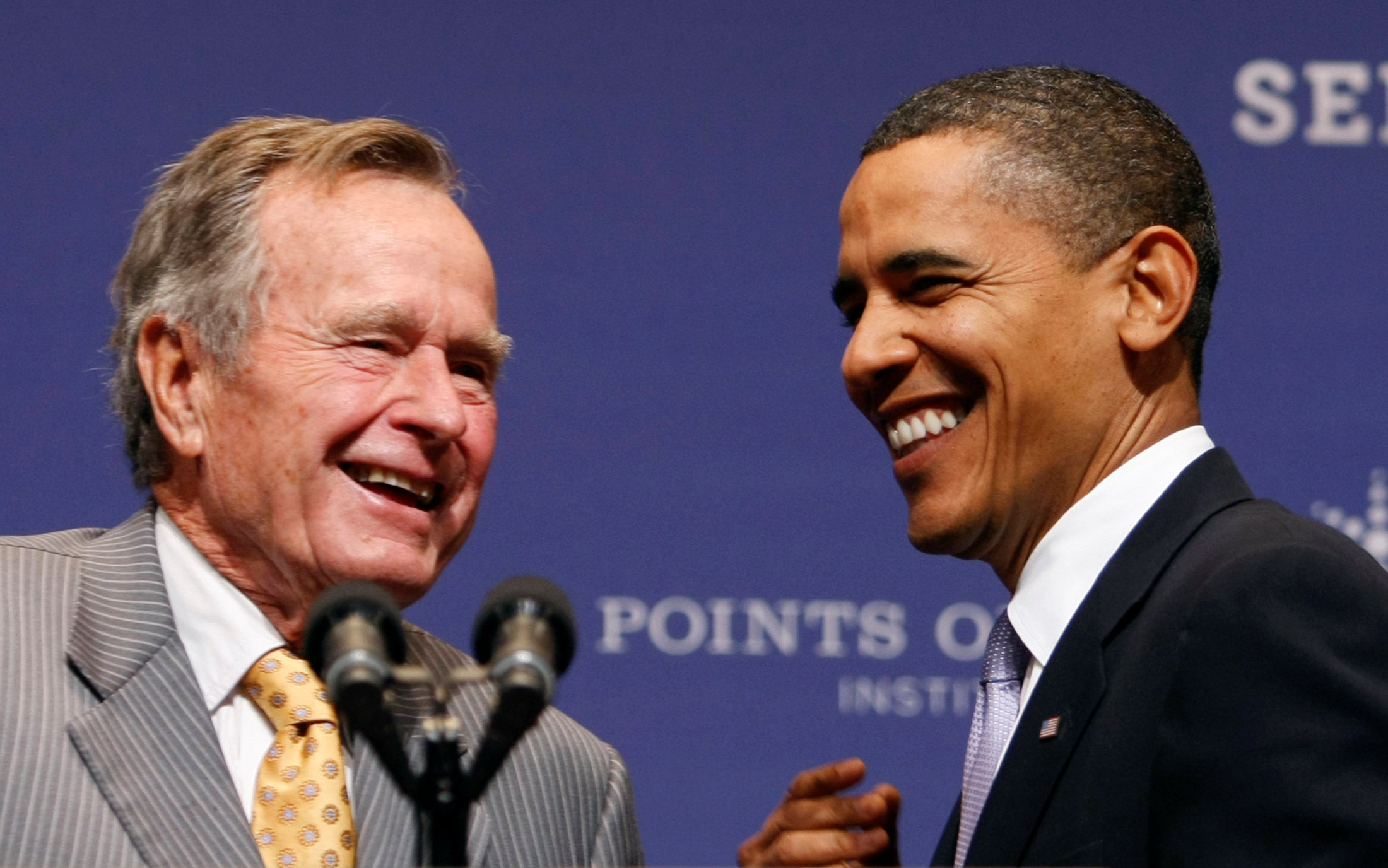 Geroge H.W. Bush y el ex presidente de Estados Unidos, Barack Obama. (Reuters)