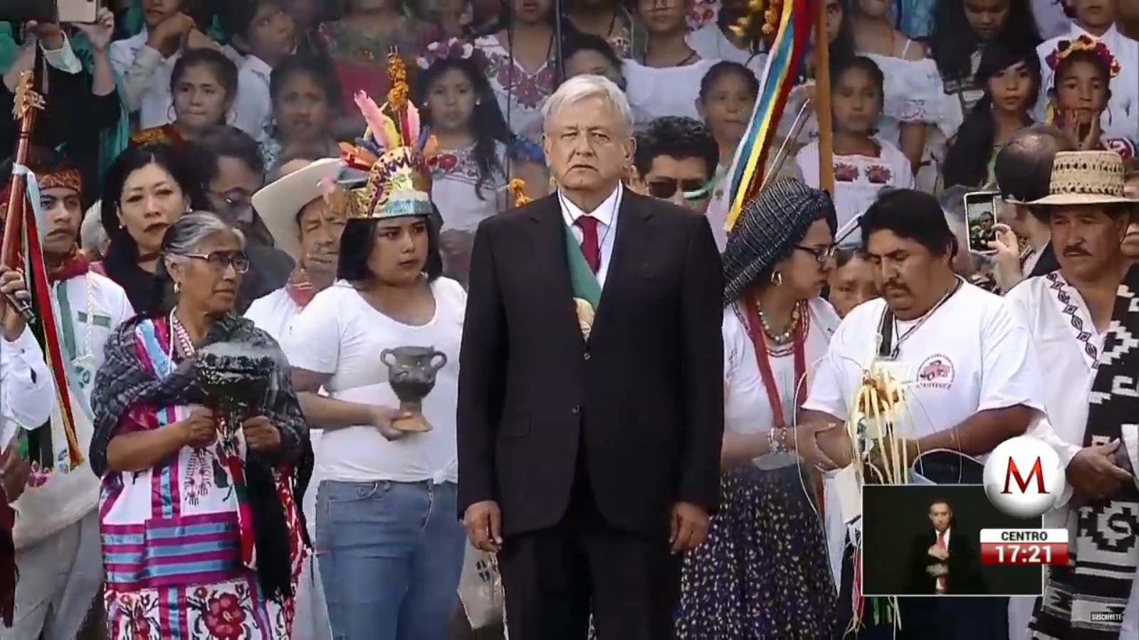 AMLO se encuentra en el Zócalo con pueblos indígenas
