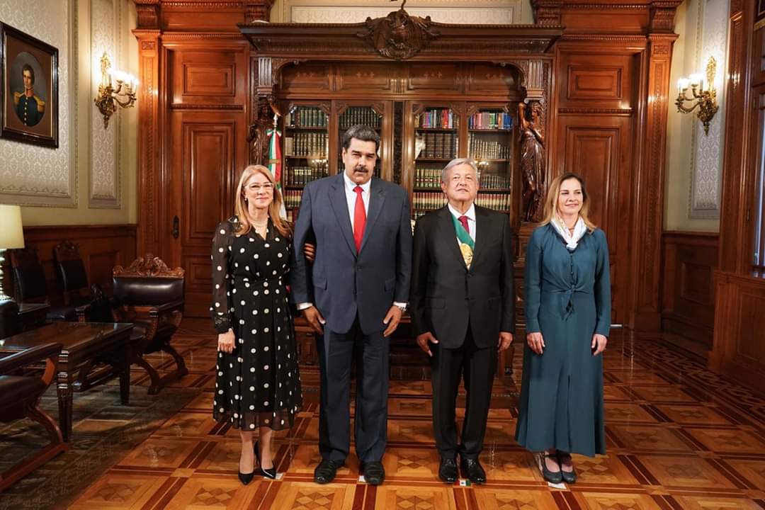 La foto tras el encuentro entre Andrés Manuel López Obrador y Nicolás Maduro. (Especial)
