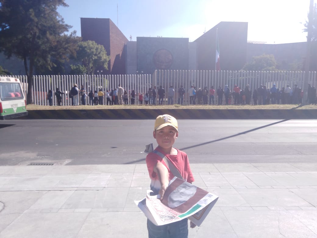 Para ingresar a las calles aledañas al Palacio Legislativo a los residentes se les exige credencial de elector. (Ignacio Alzaga)