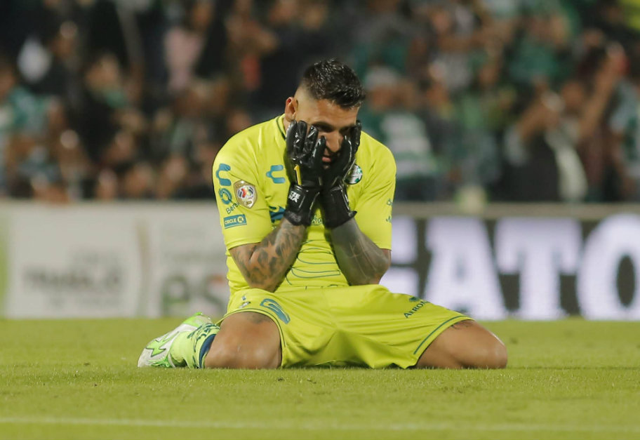El campeón tuvo un mal partido y cayó 2-0.
