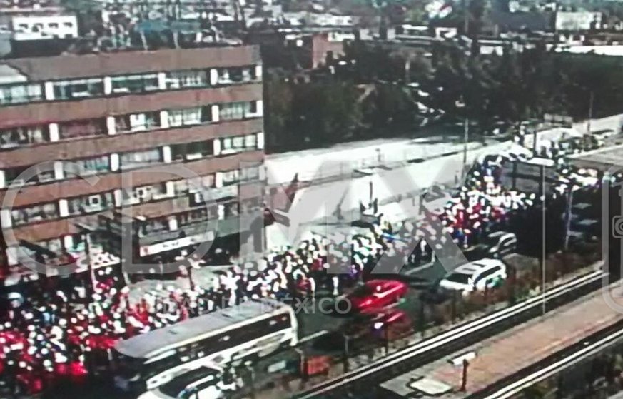 Los manifestantes caminan sobre San Antonio Abad, en la colonia Obrera. |Twitter
