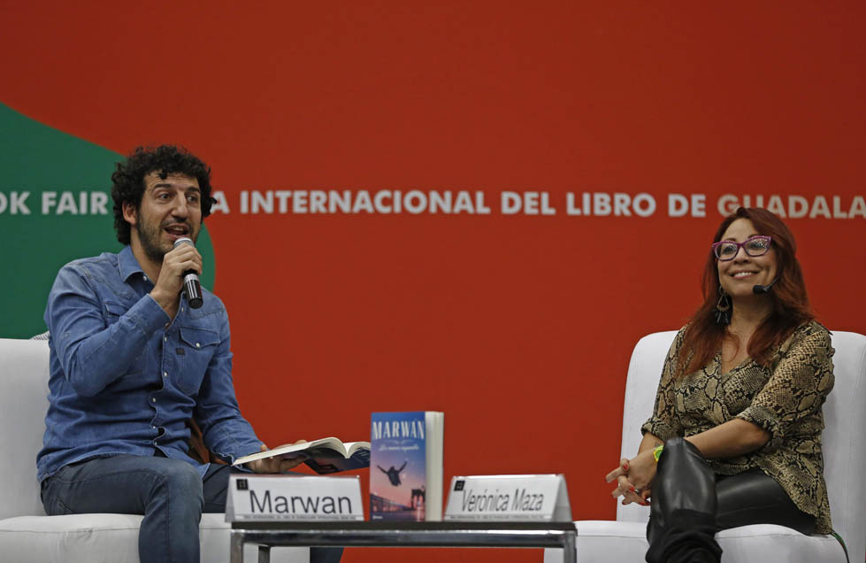 Marwan platicó en la FIL Guadalajara en compañía de Verónica Maza (Fernando Carranza)