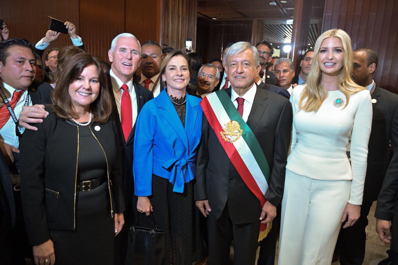 Mike y Karen Pence, Beatriz Gutiérrez y López Obrador e Ivanka Trump. (Especial)