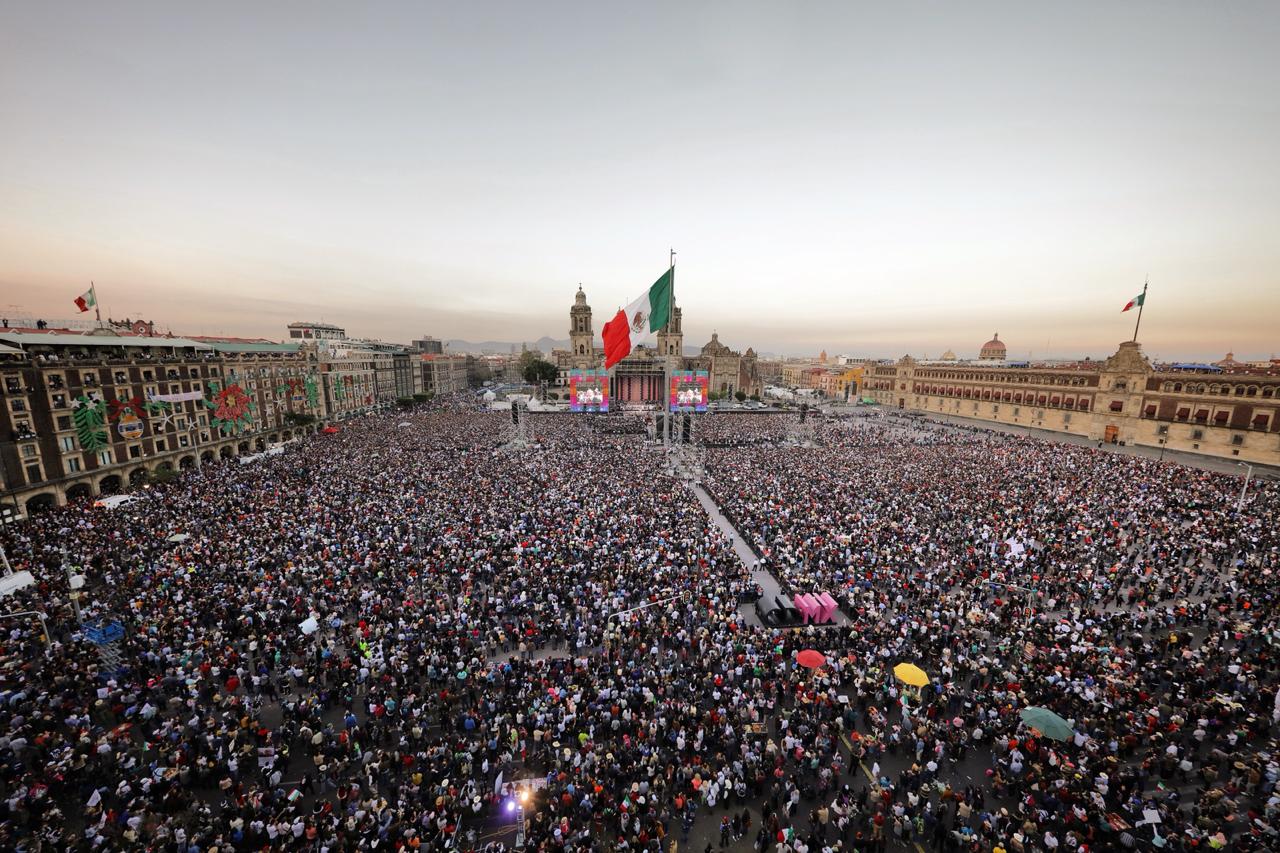 El presidente Andrés Manuel López Obrador ofreció un mensaje a la nación ante miles de personas.
