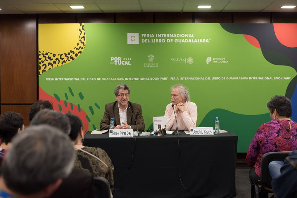 Rafael Pérez Gay presentó su libro Perseguir la noche (Tomada de Twitter @FILGuadalajara)