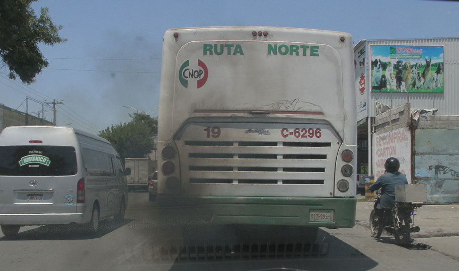En Coahuila, más de la mitad de la contaminación es causada por los vehículos. (Manuel Guadarrama)