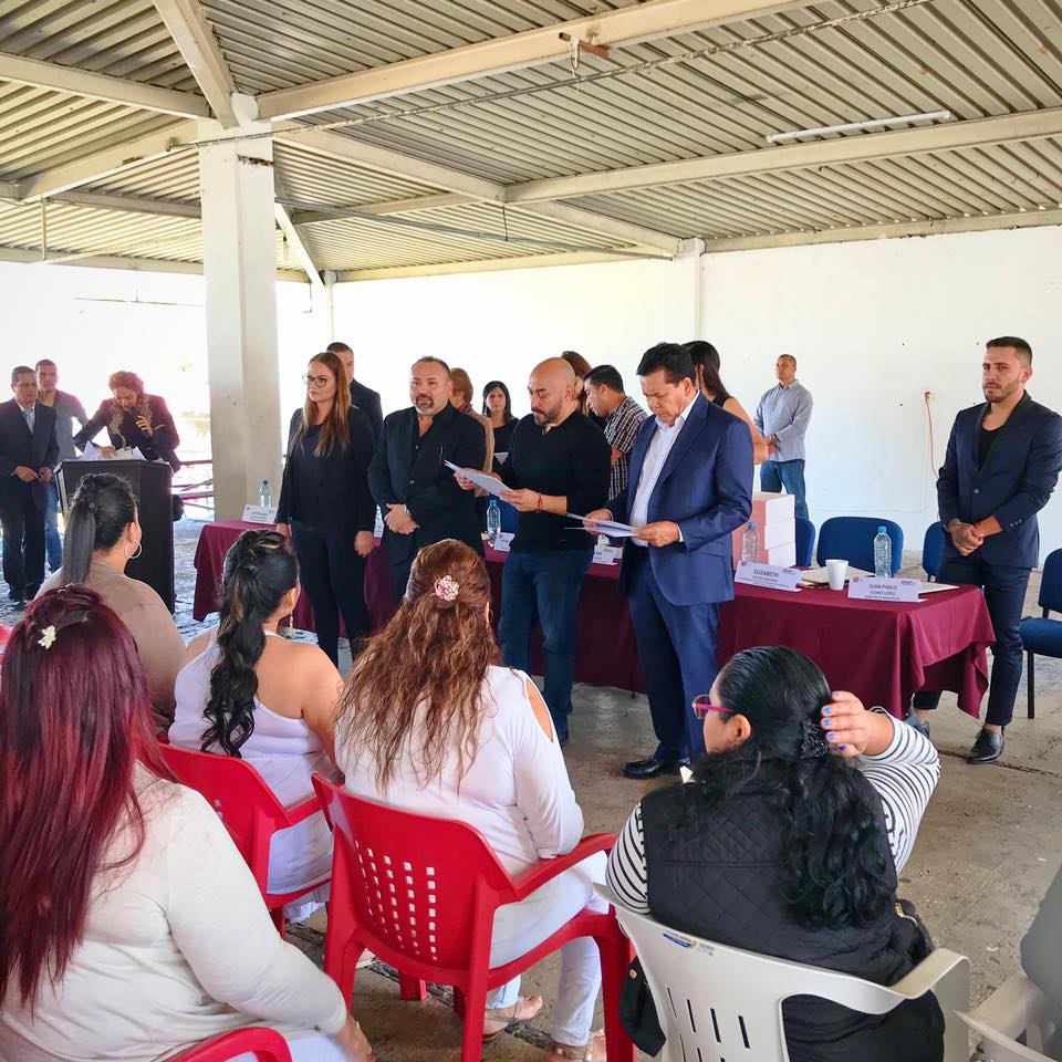 Lupillo Rivera encabeza ceremonia de graduación (Foto: Facebook)