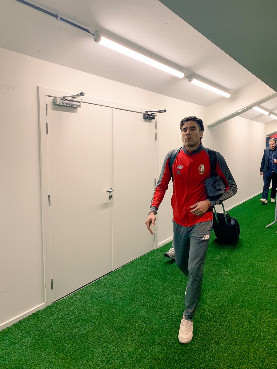 Memo Ochoa fue titular (Twitter @Standard_RSCL)