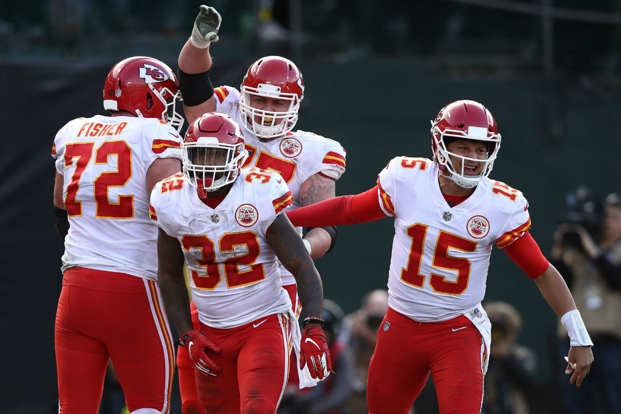 Patrick Mahomes tuvo otra destacada actuación en el triunfo de Kansas City sobre Oakland (AFP)