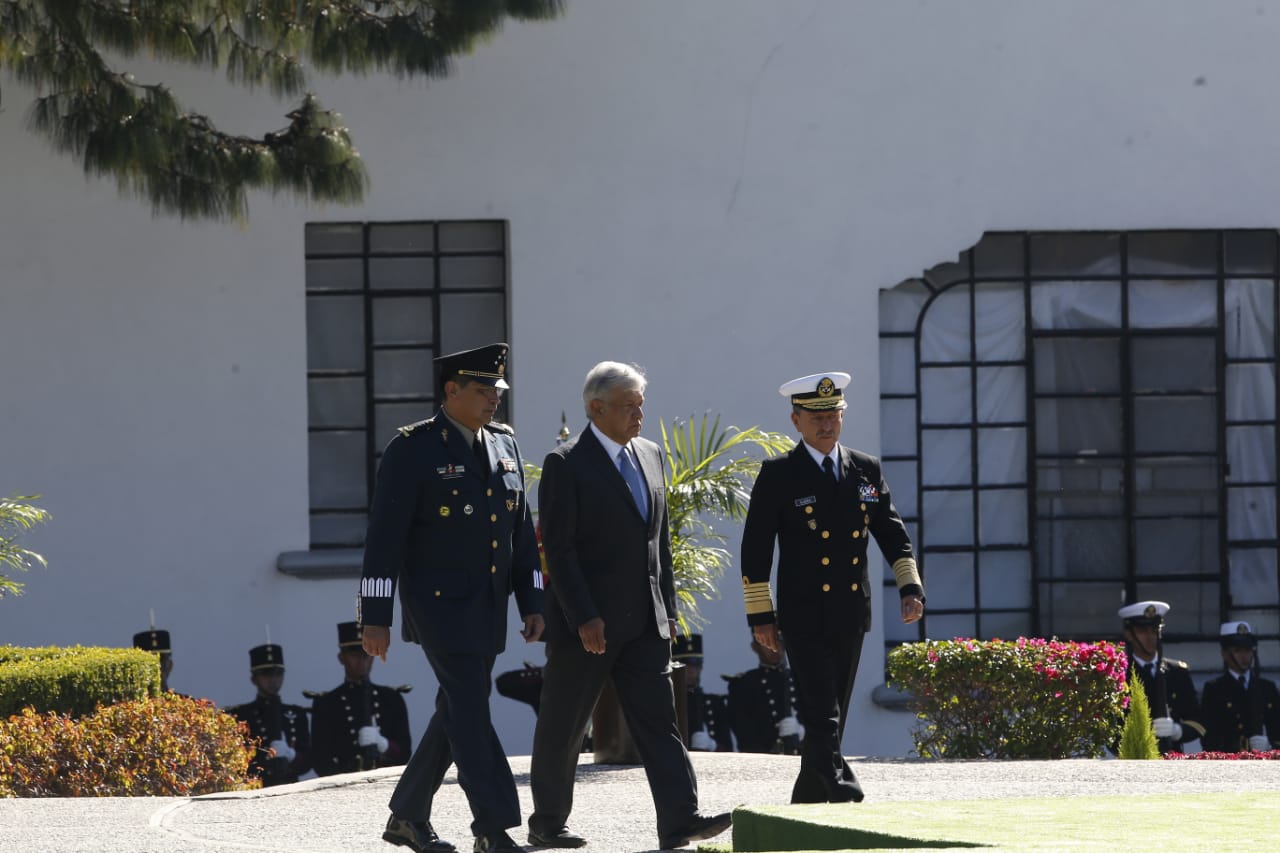 El Presidente, acompañado de los titulares del Ejército y la Marina, encabezó la Ceremonia de Salutación en Campo Marte. (Héctor Téllez)