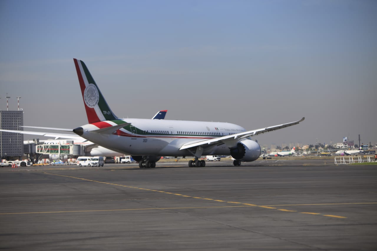 El avión presidencial partió  a las 11:00 horas rumbo a California, Estados Unidos (Ariana Pérez)
