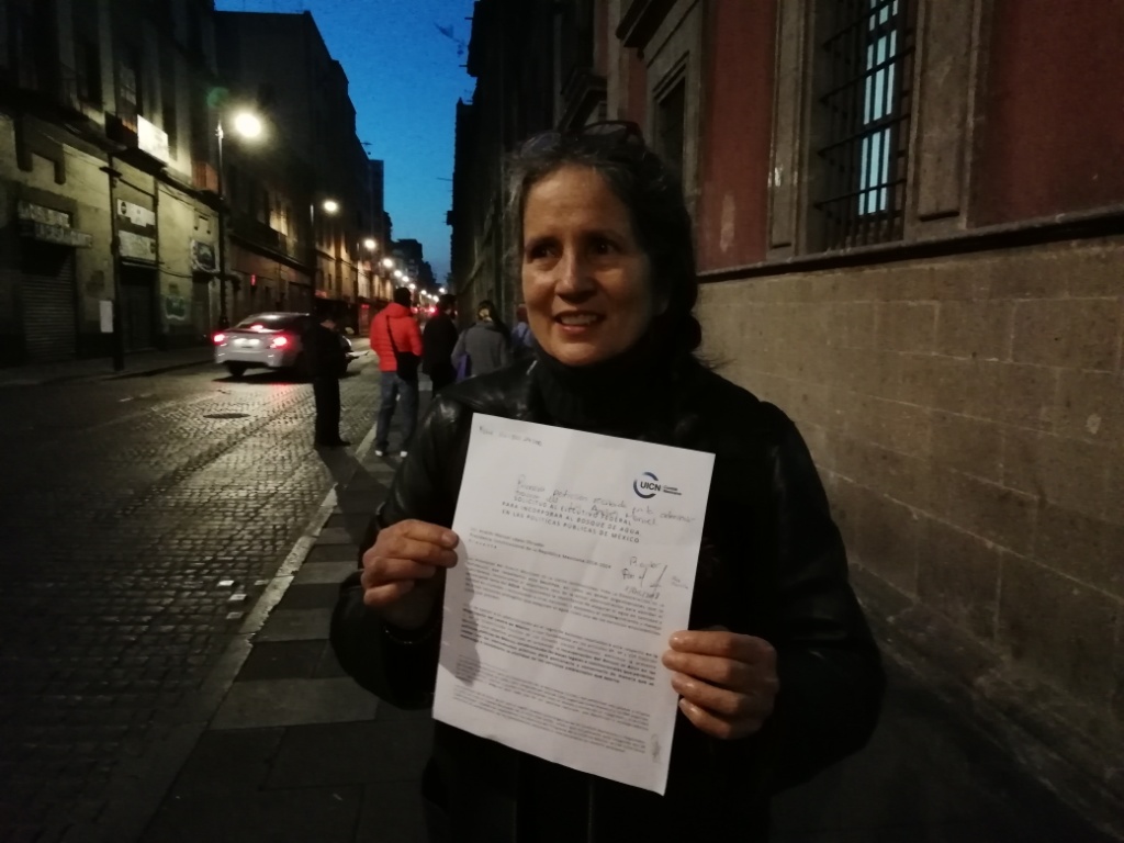 Beatriz Padilla fue la primera ciudadana en entregar una petición a AMLO (Juan Gabriel Ortega)