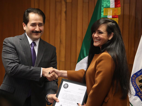 El fiscal General del Estado, Gustavo Adolfo Guerrero, brindó su apoyo a Griselda Núñez, de la Fiscalía en Feminicidios de NL. (Foto: Jorge López)