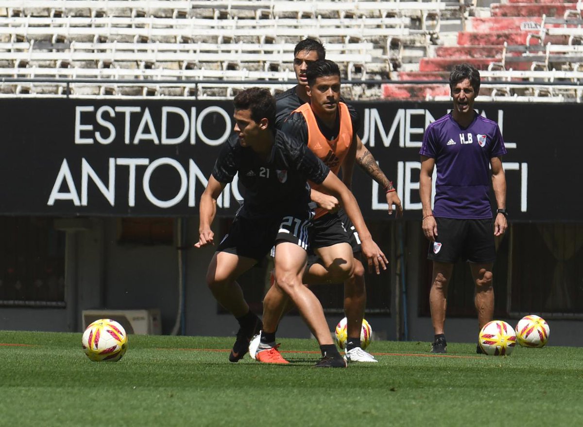Los jugadores sostuvieron un entrenamiento en el Monumental (Twitter @CARPoficial)